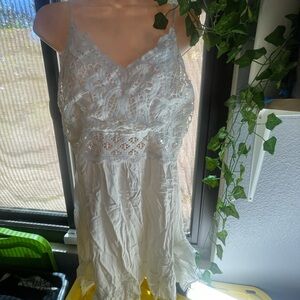 White Lace Sleeveless Dress